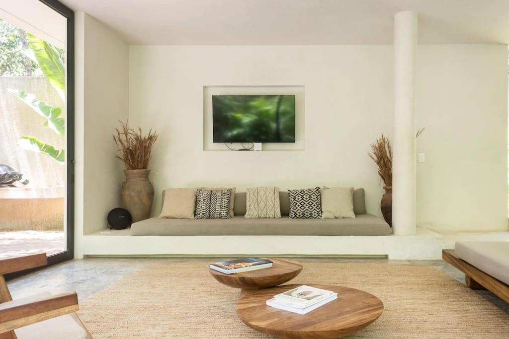 Casa Areca, Awarded Architectural Villa Located In A Secured Gated Community, With Concierge Services Τουλούμ Εξωτερικό φωτογραφία